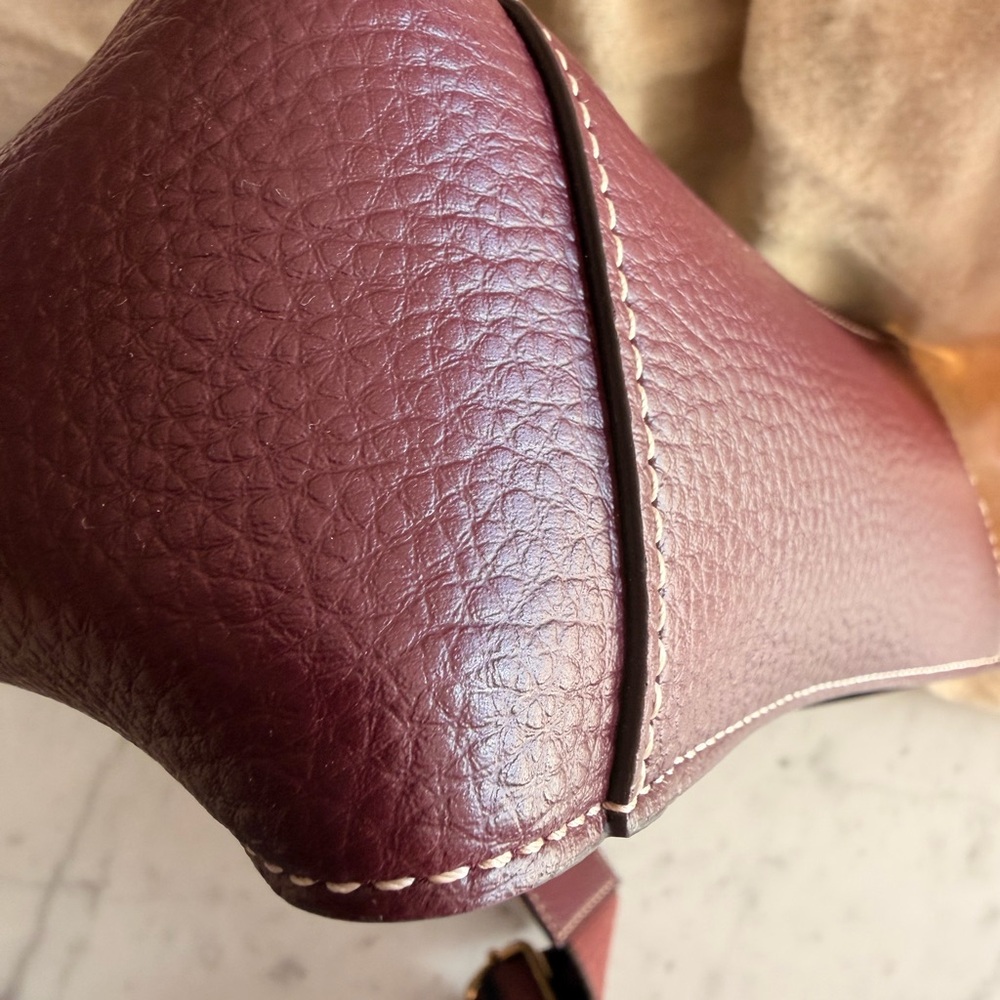 Stella McCartney Mini Logo-Embellished Crossbody Bag in a burgundy - Picture 8 of 10